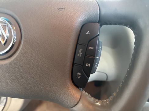 Used 2010 Buick Lucerne CXL image 29