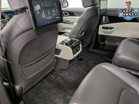 Used 2023 Kia Carnival SX Prestige FWD image 23