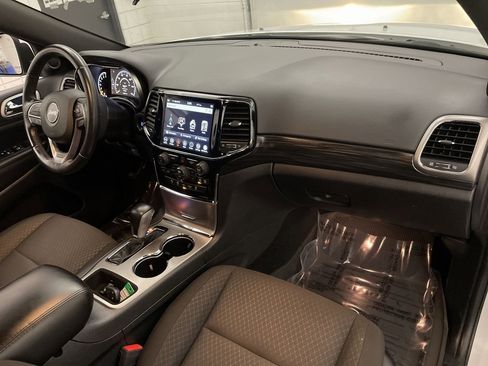 Used 2020 Jeep Grand Cherokee Laredo image 22
