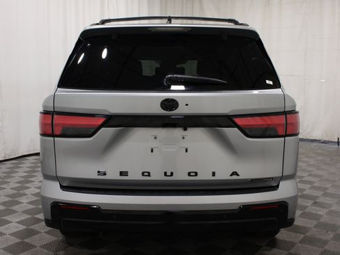 Used 2025 Toyota Sequoia Platinum AWD/4WD image 37