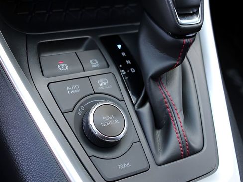 Used 2023 Toyota RAV4 SE w/ Weather & Moonroof Package image 16