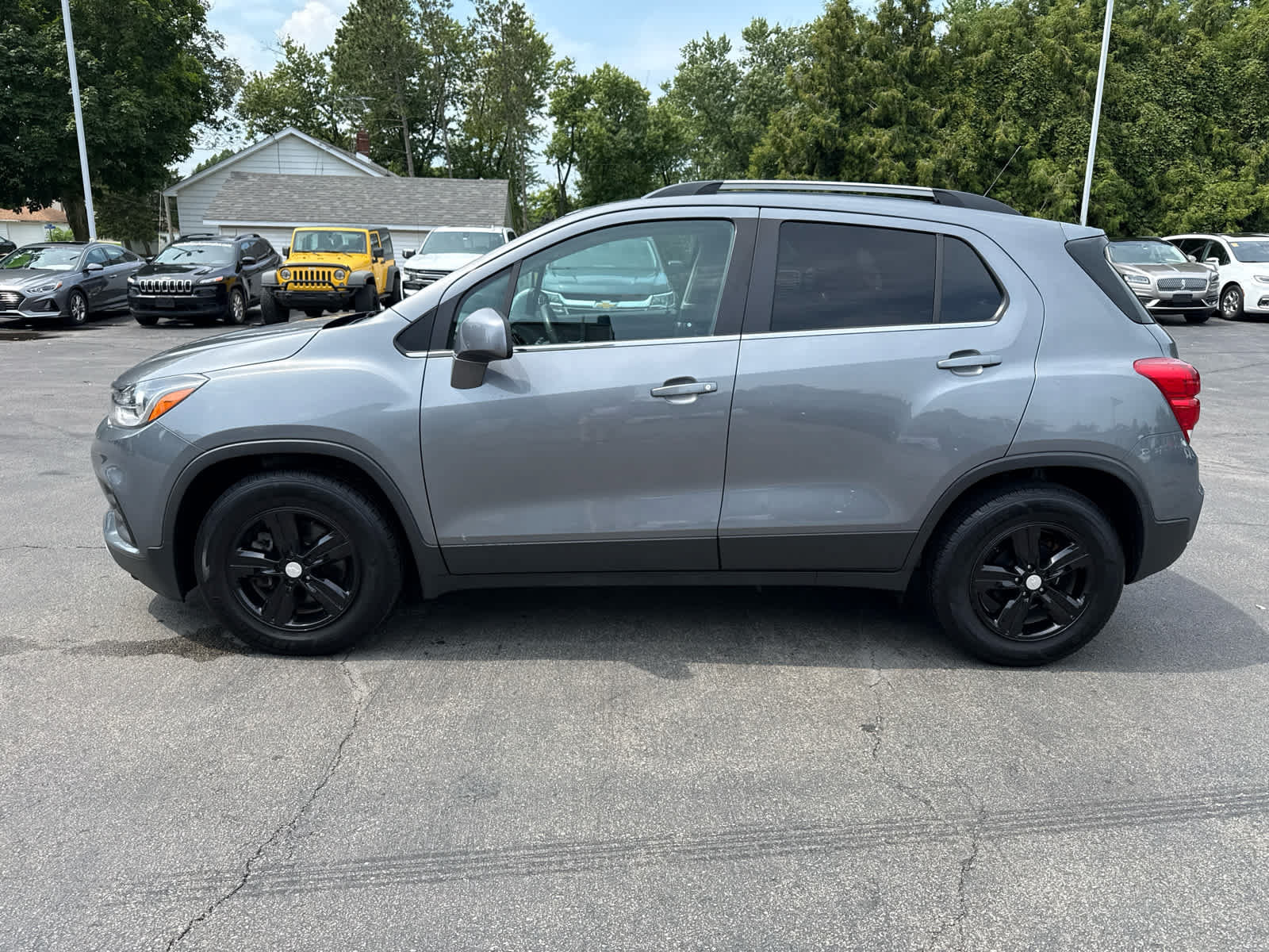 Used 2020 Chevrolet Trax LT FWD image 6