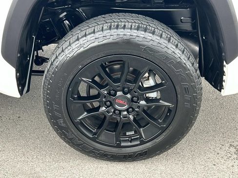 Used 2023 Toyota Tundra SR5 w/ SR5 Convenience Package AWD/4WD image 17