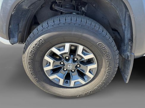 Used 2022 Toyota Tacoma TRD Off-Road w/ TRD Premium Off Road Package AWD/4WD image 9