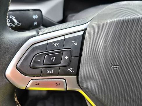 Used 2022 Volkswagen Taos SEL w/ Panoramic Sunroof Package image 14