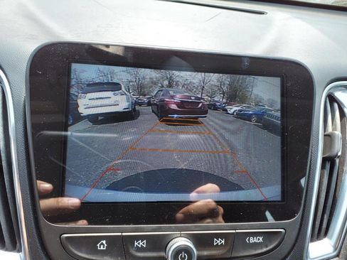 Used 2017 Chevrolet Malibu LT image 16