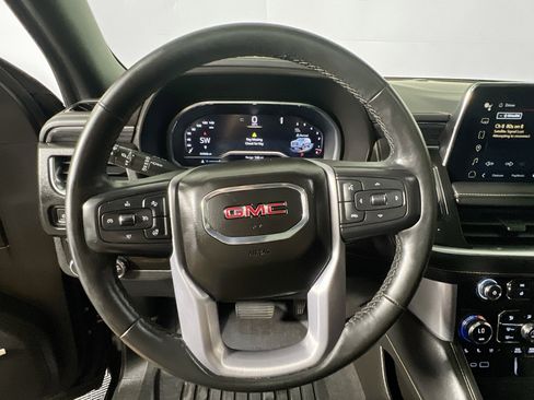 Used 2023 GMC Yukon SLT w/ SLT Luxury Package image 17