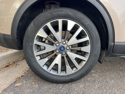 Used 2020 Ford Escape Titanium image 9