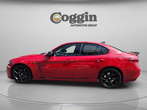 Used 2020 Alfa Romeo Giulia w/ Quick Order Package 22K Sport image 3
