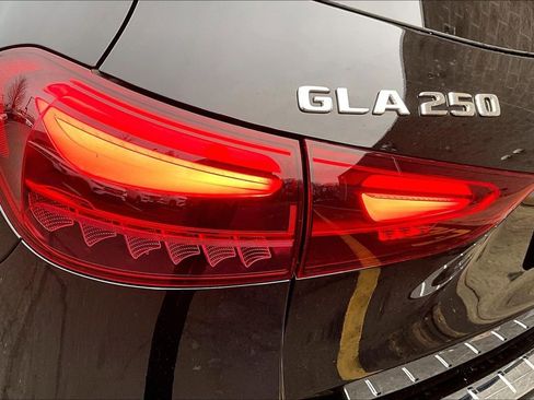 Used 2026 Mercedes-Benz GLA 250 4MATIC image 32