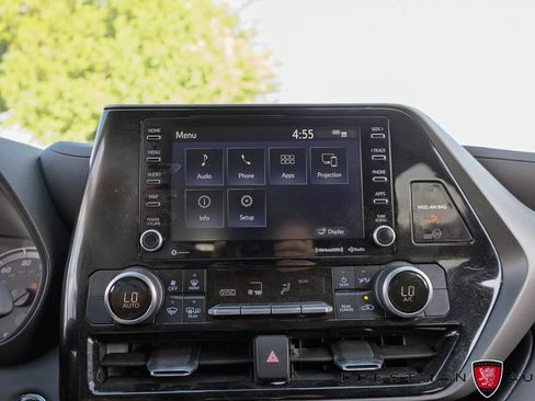 Used 2022 Toyota Highlander LE AWD/4WD image 29