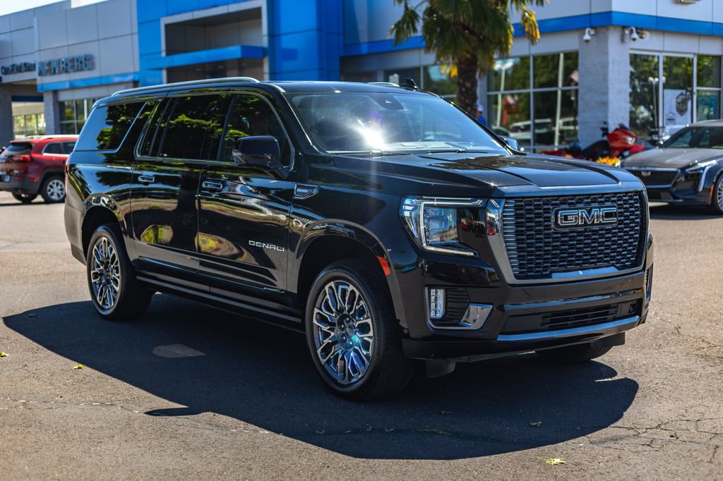 Used 2024 GMC Yukon XL Denali Ultimate AWD/4WD image 6