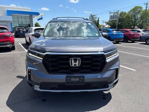 Used 2024 Honda Pilot Touring image 3