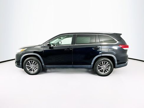 Used 2019 Toyota Highlander XLE image 4