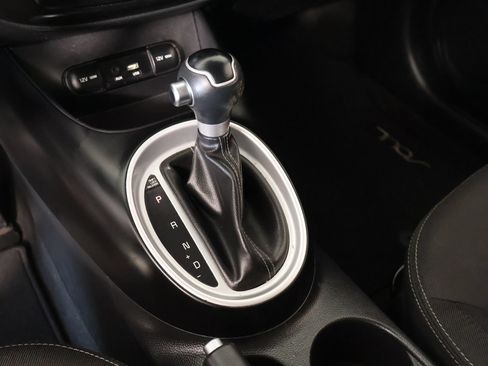 Used 2018 Kia Soul + FWD image 7