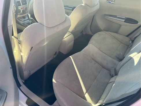 Used 2010 Subaru Impreza 2.5i Premium image 10