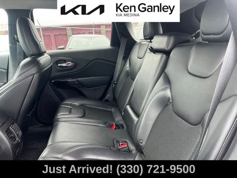 Used 2019 Jeep Cherokee Latitude Plus image 10