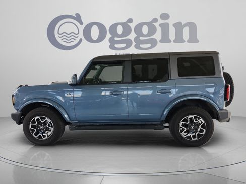 Used 2024 Ford Bronco Outer Banks AWD/4WD image 2