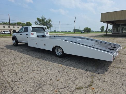 Used 2024 RAM 4500 Tradesman w/ Chrome Appearance Group RWD image 5