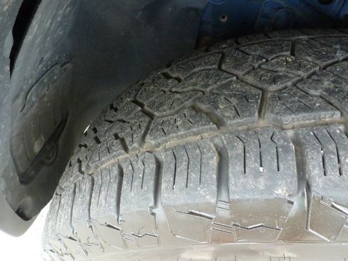 Used 2014 Jeep Cherokee Trailhawk AWD/4WD image 18