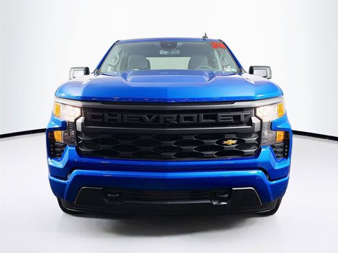 Used 2024 Chevrolet Silverado 1500 Custom image 2