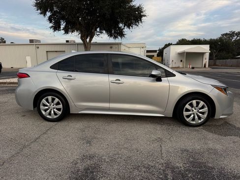 Used 2021 Toyota Corolla LE image 10