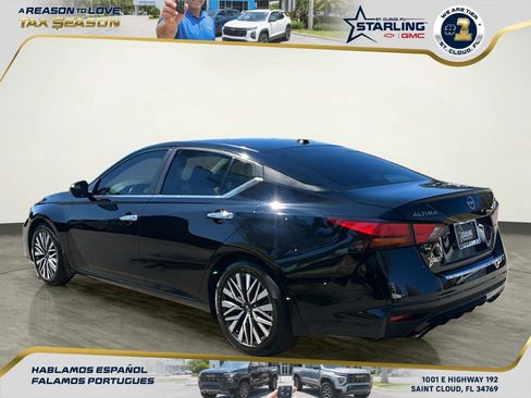 Used 2023 Nissan Altima 2.5 SV w/ SV Premium Package image 4