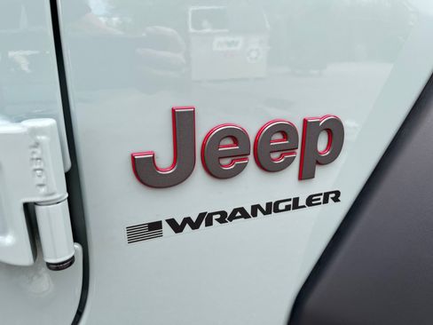 Used 2024 Jeep Wrangler Unlimited Rubicon w/ Safety Group AWD/4WD image 31