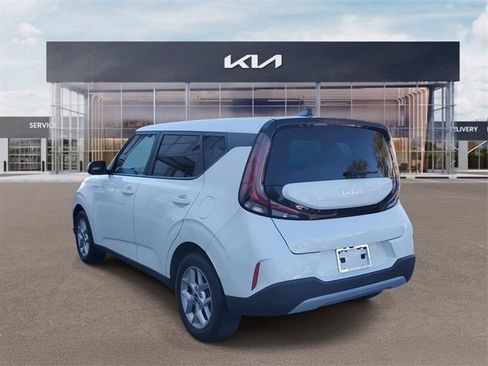 Certified 2023 Kia Soul LX w/ LX Technology Package image 4