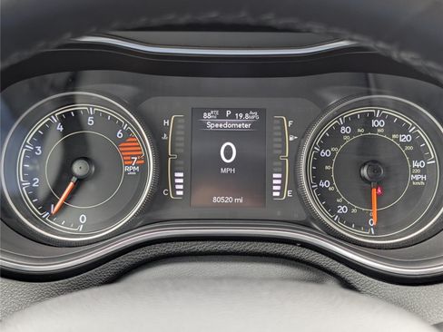 Used 2019 Jeep Cherokee Latitude Plus AWD/4WD image 30