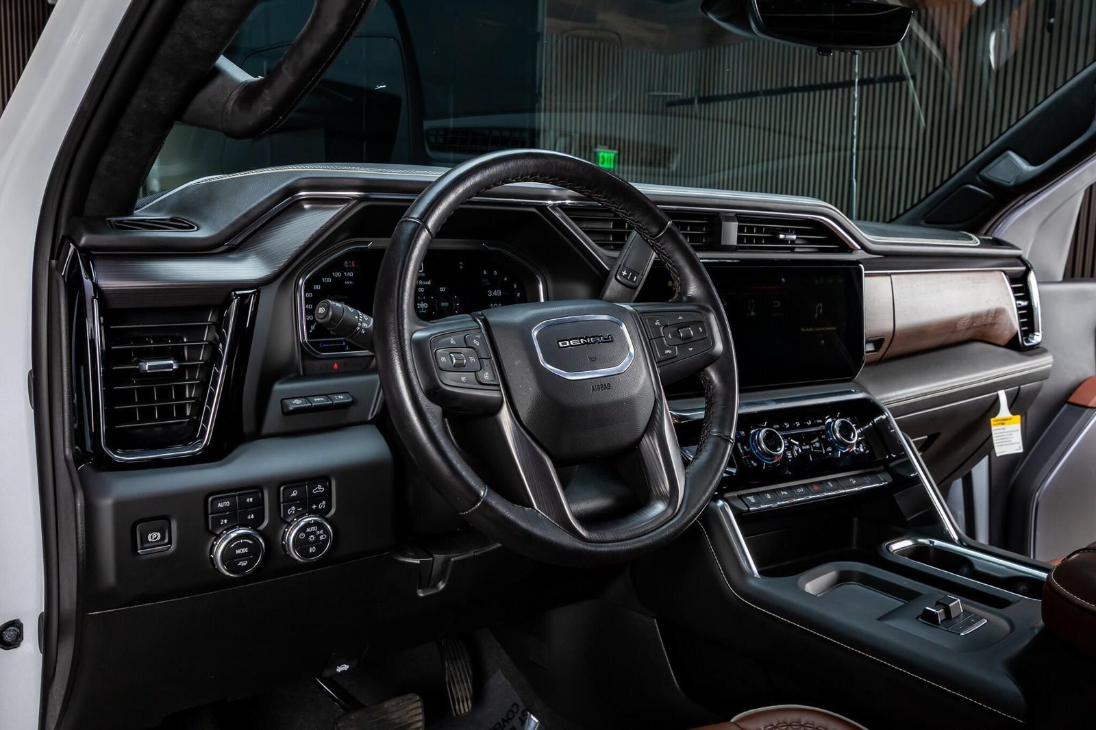 Used 2024 GMC Sierra 2500 Denali Ultimate AWD/4WD image 17