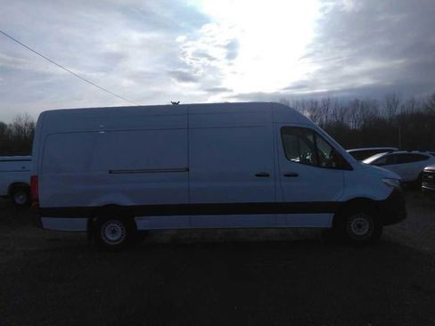 Used 2020 Mercedes-Benz Sprinter 2500 image 2
