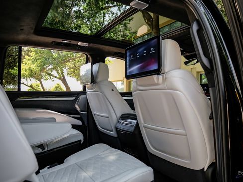 Used 2026 Cadillac Escalade ESV V w/ LPO, ONYX Package AWD/4WD image 81