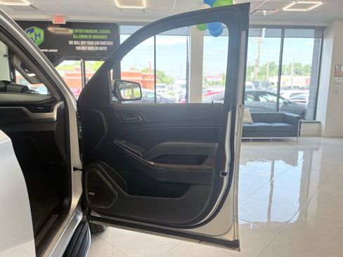 Used 2019 Chevrolet Tahoe LT w/ LT Signature Package AWD/4WD image 43