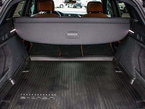 Used 2022 Audi e-tron Premium w/ Convenience Plus Package image 46