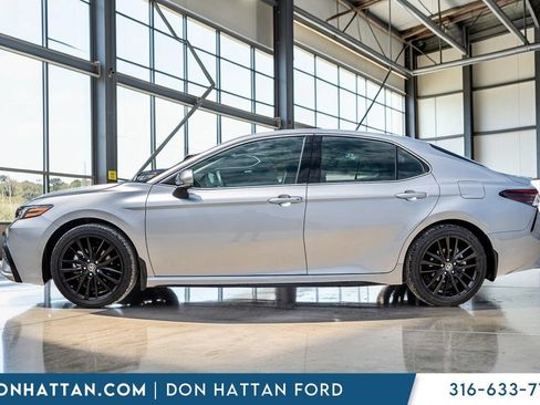 Used 2024 Toyota Camry XSE FWD image 2