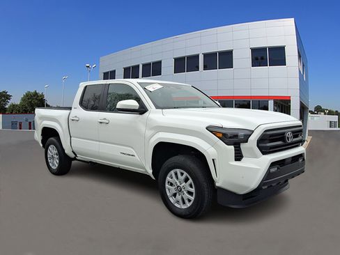 Certified 2024 Toyota Tacoma SR5 AWD/4WD image 1