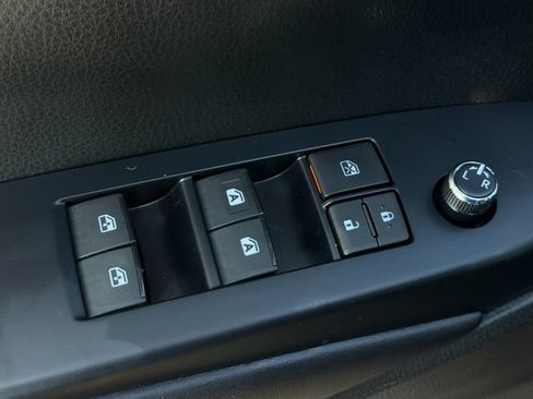 Used 2017 Toyota Highlander XLE FWD image 13