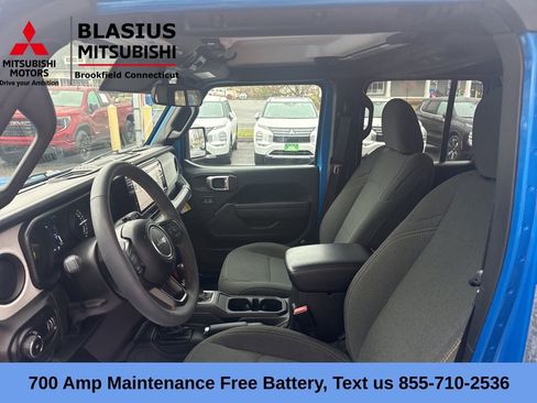 Used 2024 Jeep Wrangler Unlimited w/ Convenience Group AWD/4WD image 28