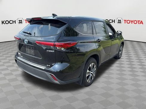 Used 2023 Toyota Highlander XLE AWD/4WD image 8