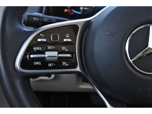 Used 2022 Mercedes-Benz GLB 250 w/ Premium Package Lite image 18