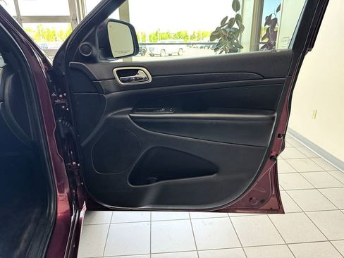 Used 2018 Jeep Grand Cherokee Altitude AWD/4WD image 14
