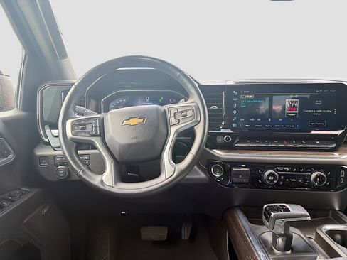 Used 2024 Chevrolet Silverado 1500 LT Trail Boss w/ Convenience Package II AWD/4WD image 23