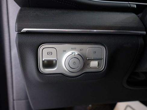 Used 2025 Mercedes-Benz GLE 450 4MATIC Coupe image 11