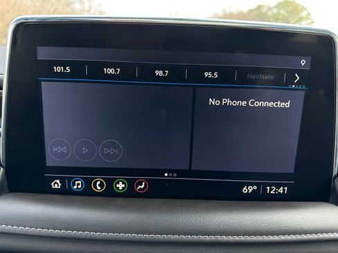 Used 2021 Chevrolet Suburban LT w/ LT Signature Package image 23