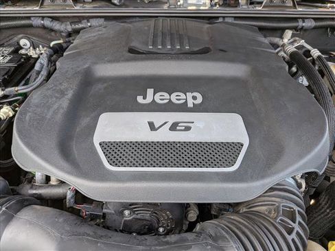 Used 2017 Jeep Wrangler Unlimited Sahara w/ Connectivity Group AWD/4WD image 23