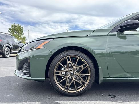 New 2025 Nissan Altima 2.5 SR image 9