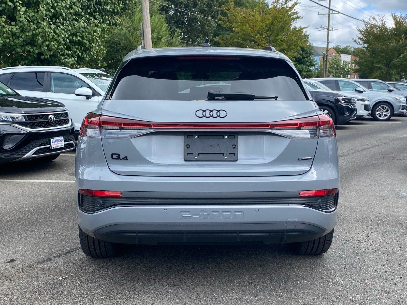 Used 2023 Audi Q4 e-tron Premium Plus w/ Premium Plus AWD/4WD image 3