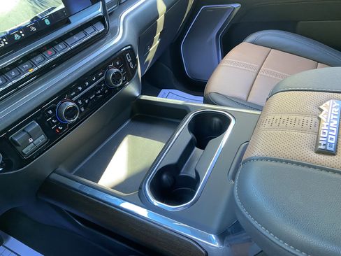 Used 2025 Chevrolet Silverado 2500 High Country w/ High Country Premium Package image 32