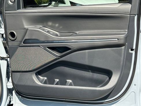 New 2026 Lincoln Navigator L Reserve AWD/4WD image 16